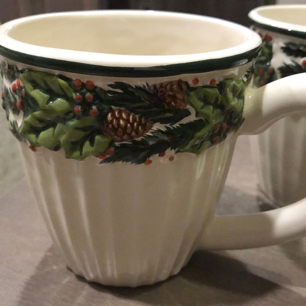 International Bazaar set of four Christmas Holly mugs